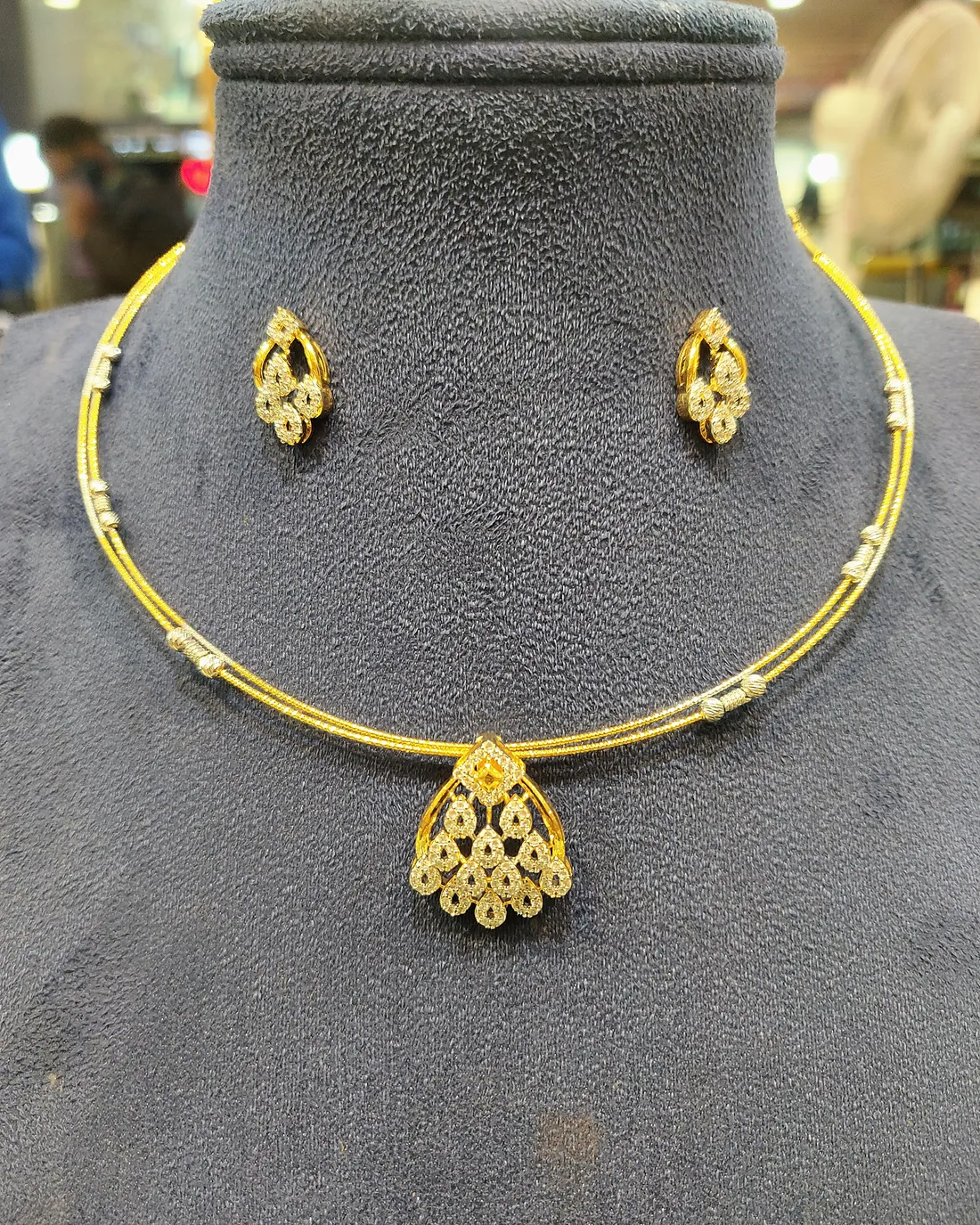 Pankha collar, view 1