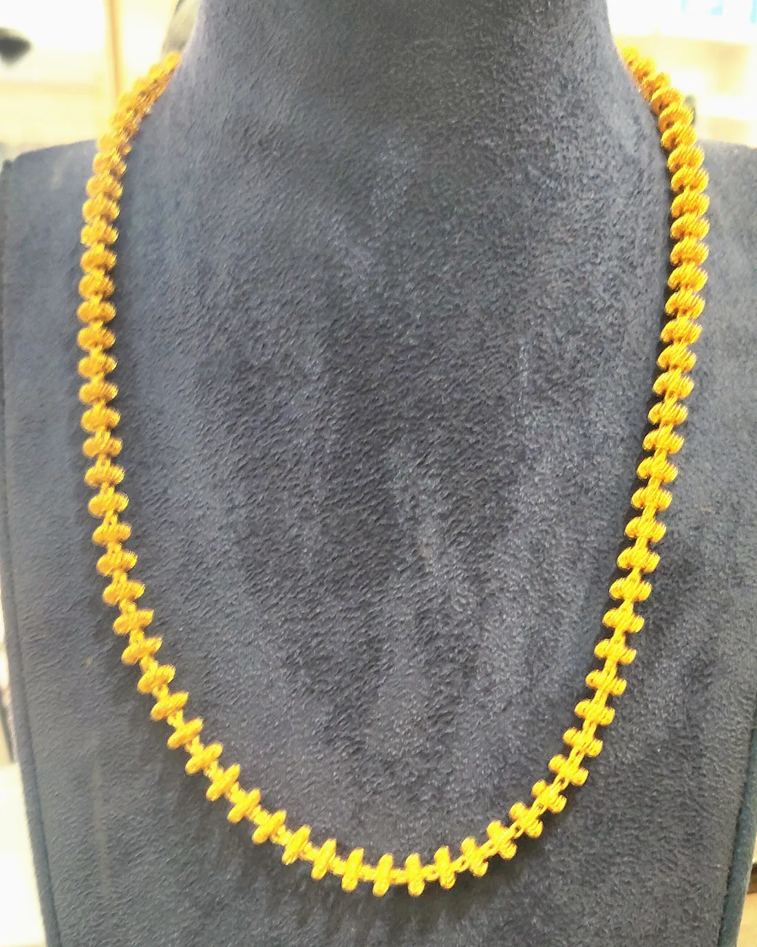 Ridged chain, view 1